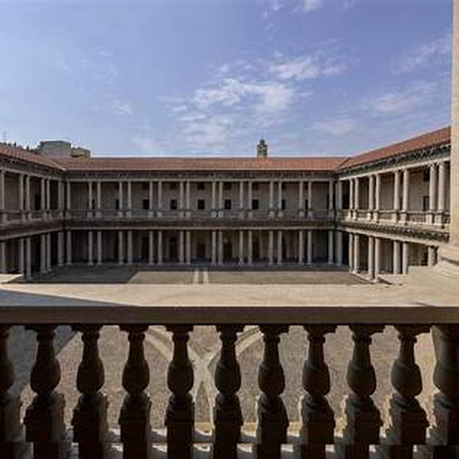 Portrait Milano inner courtyard